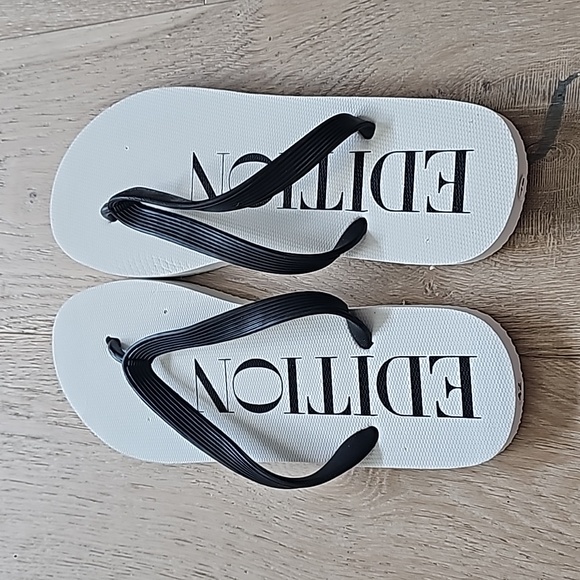 NWOT Edition Hotels Flip Flops - Picture 1 of 8